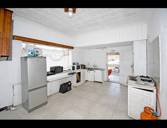 5.5 BEDROOM HOUSE FOR SALE IN HURST HILL